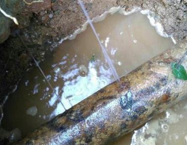 奉化楼顶渗水维修公司分享下地暖漏水的原因及检测方法。